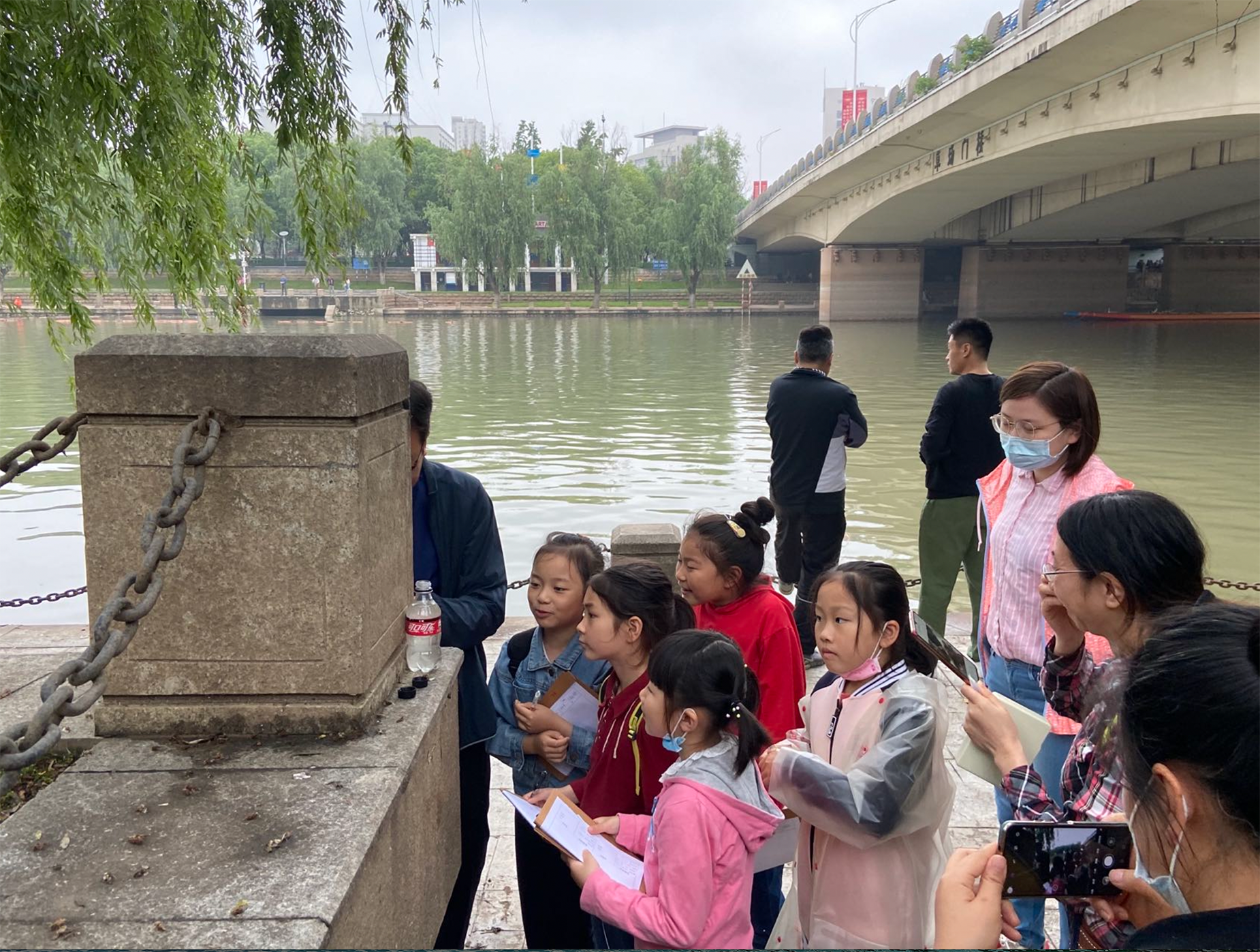 PBL class focused on climate water hazards in Jiangsu, China. (Photo: Courtesy of Jinsong Li)