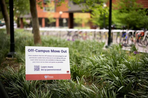 Sign with info on off-campus move-out.