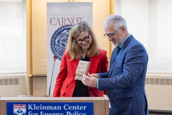 Liz Magill presents an award to Ramón Méndez Galain.